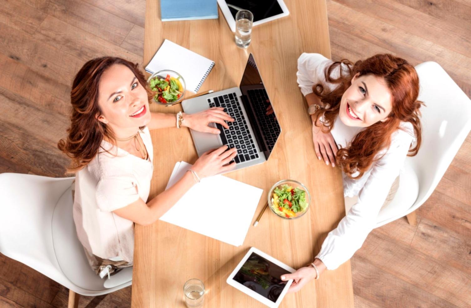 Sesión práctica de comunicación financiera con equipo profesional